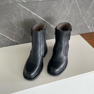 Pajar Black Leather Ankle Boots…Size 10…Only worn 2 times. Like new.
